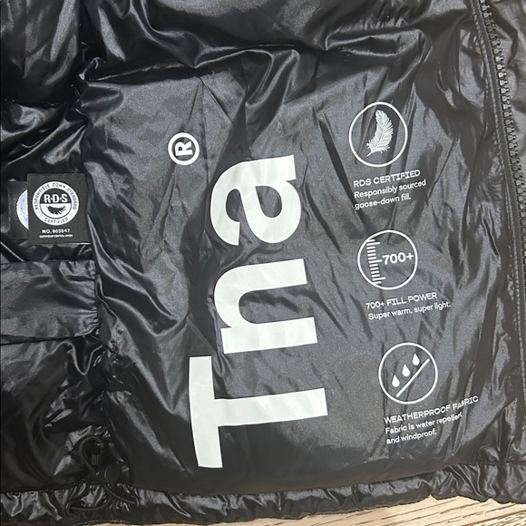 Aritzia Super Puff Vest - Liquid Shine NEW WITHOUT TAGS - Picture 5 of 5